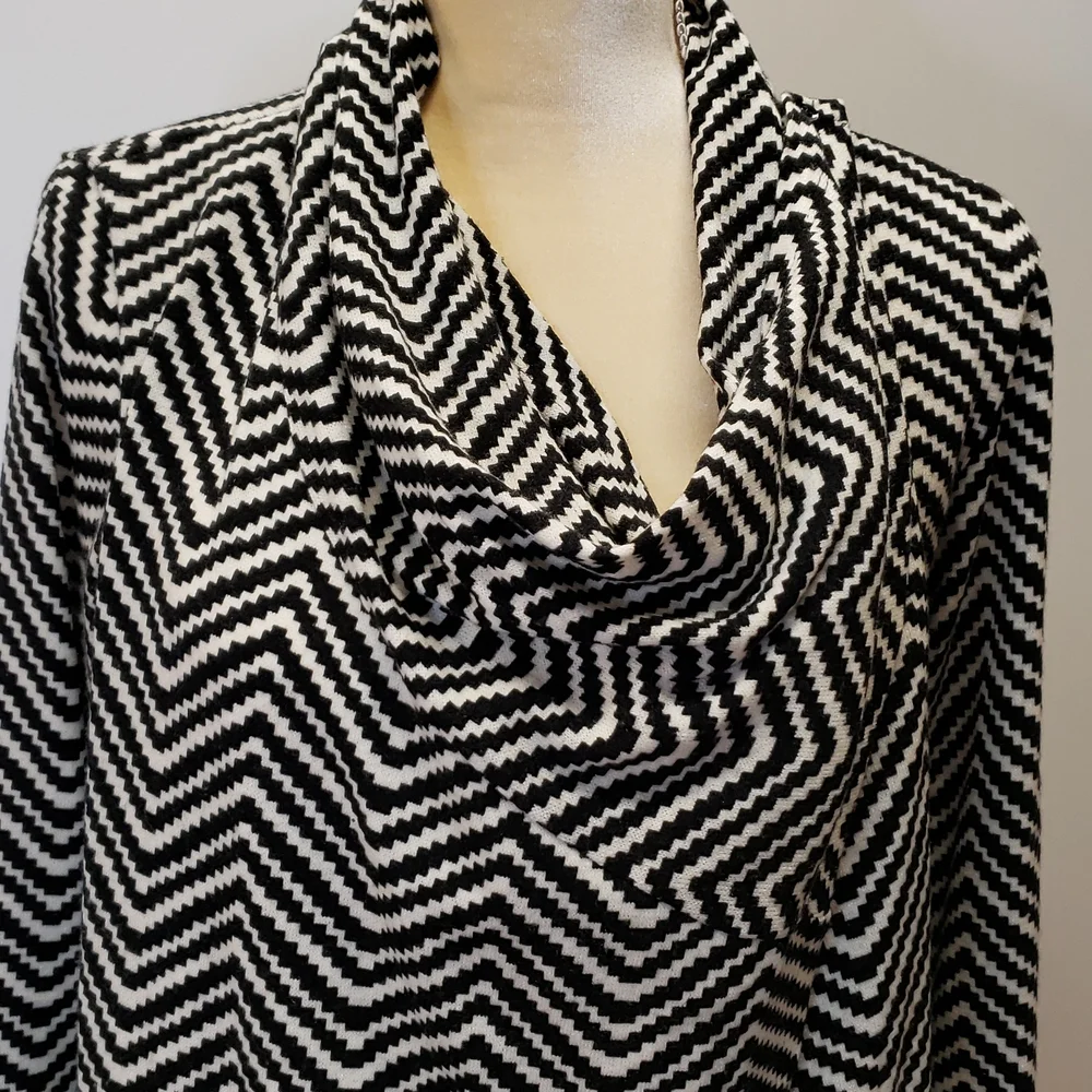 NWOT skies are blue size XS oversized black-and-white cardigan. F40 - Picture 2 of 9